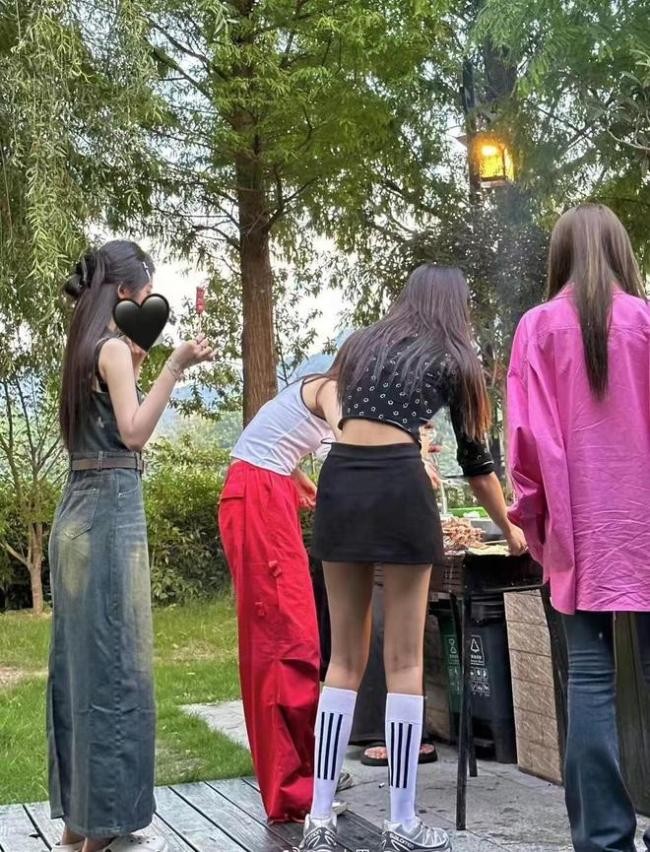 王思聪为已育网红亲自烤串!穿4千