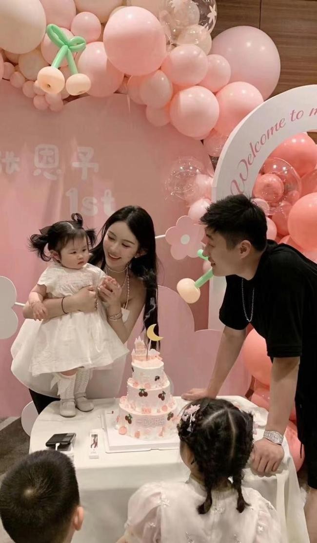 王思聪为已育网红亲自烤串!穿4千