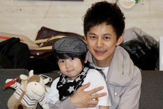 何炅的老婆孩子照片，何炅的老婆的(何炅的老婆的是谁)