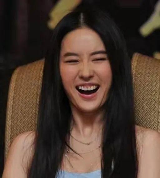 刘亦菲大笑女神形象全无（一大笑颜值就垮掉的5位明星）