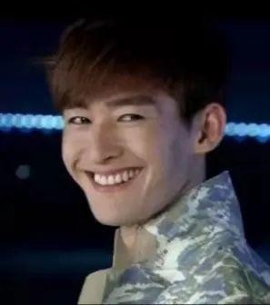 刘亦菲大笑女神形象全无（一大笑颜值就垮掉的5位明星）