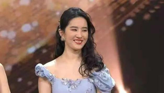 刘亦菲大笑女神形象全无（一大笑颜值就垮掉的5位明星）