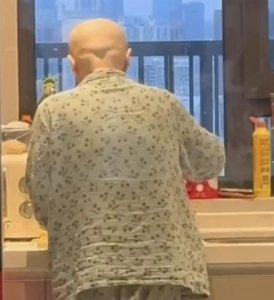 ​患癌妈妈去世前为儿子做最后一餐，中国式母亲深沉的爱