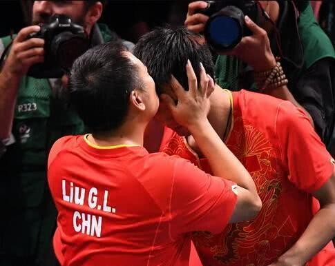 张继科刘国梁经典片段(师徒先后上吐槽大会)(6)