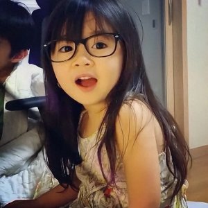 ​5岁被迪拜富豪“收养”，10年前火遍全网的“混血小萝莉”长大了：富婆梦都是