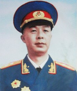 ​89年韦国清在京去世，留下3子：长子2014年去世，次子军史作家