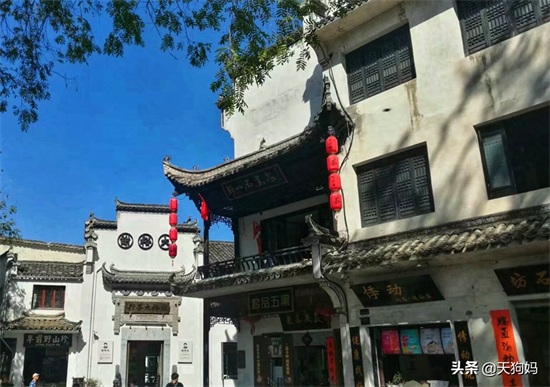 安徽黟县宏村,国家5A级景区,有“画里乡村”之称