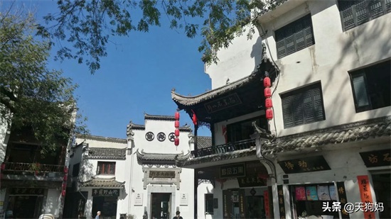 安徽黟县宏村,国家5A级景区,有“画里乡村”之称