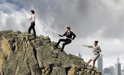 ​简述意见领袖的基本特点和形成因素，意见领袖的三个特点