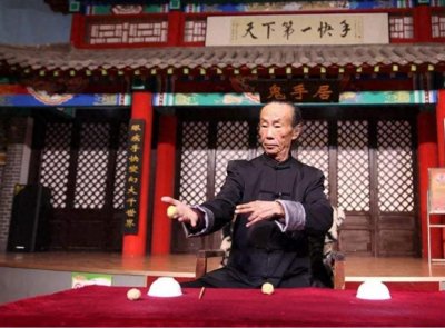 ​河北70岁杂耍老汉，用3球2碗就让李嘉诚投资4个亿，此人有何厉害