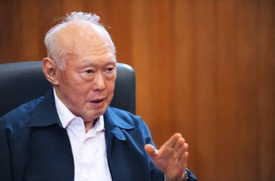 ​李光耀晚年坦言：虽然新加坡是华人国家，但它不会“回归祖国”