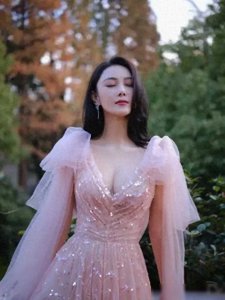 ​张馨予粉嫩写真：性感美丽，让你迷上不放手！