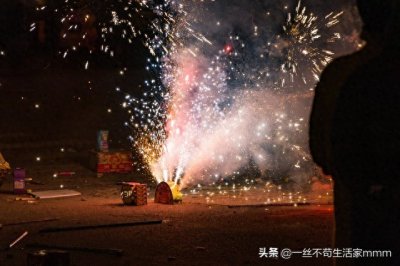 ​春节烟花爆竹：中国习俗的传统与寓意