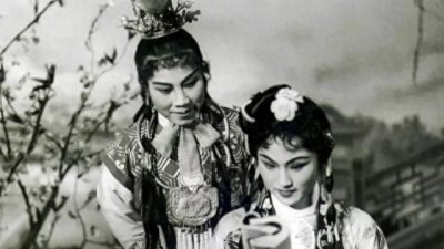 ​一串檀香串，让37岁的她演活了少年贾宝玉