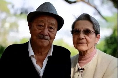 ​法国奶奶苦等中国初恋55年，83岁终于嫁给他，7年后却…