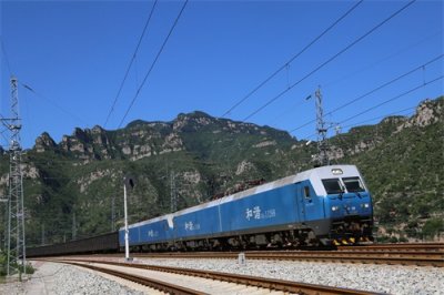 ​瓦日铁路开通运营十周年！日最高开行列车140余列，累计运输货物突破6亿吨