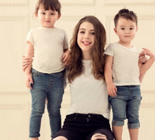 马雅舒与14岁继女近照，网友：14岁就发育的如初成熟？