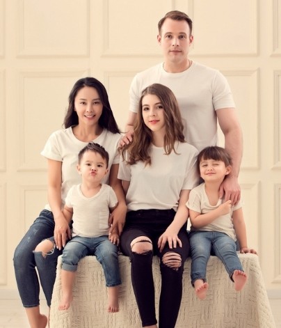 马雅舒与14岁继女近照，网友：14岁就发育的如初成熟？