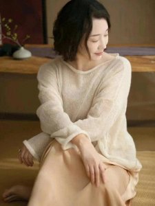 ​50岁大妈风韵犹存，吸引众多年轻追求者！