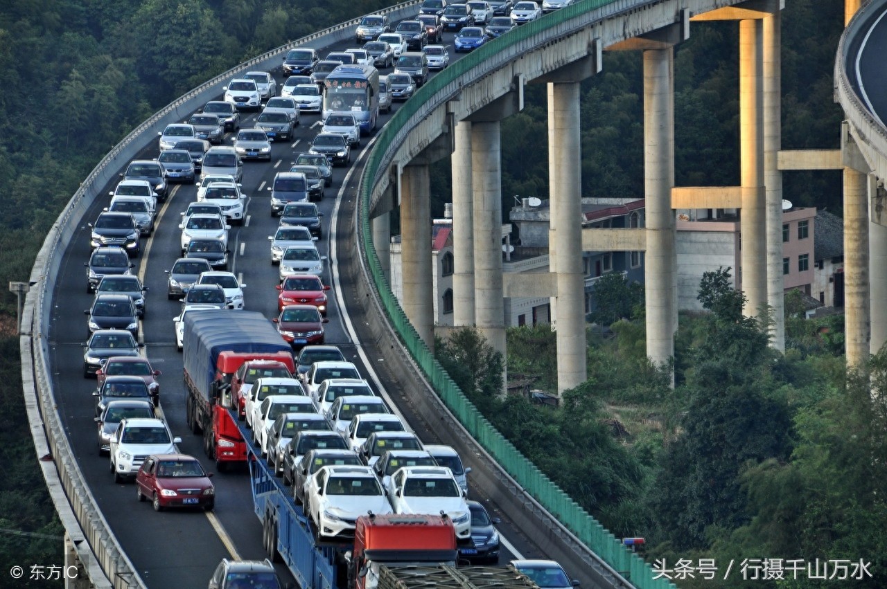 十一公路大拥堵9张图，车辆堵成粥，今年你又被堵在路上了吗？