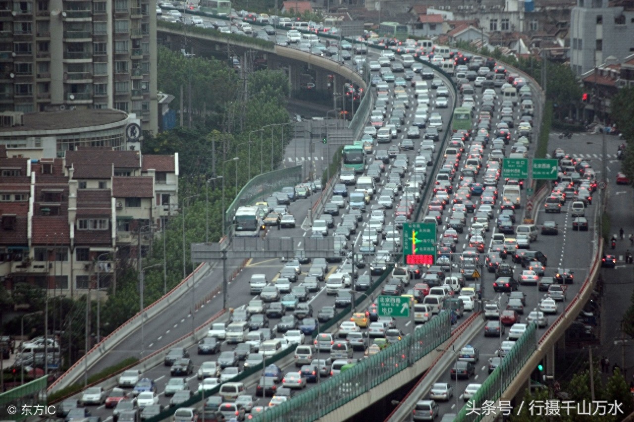 十一公路大拥堵9张图，车辆堵成粥，今年你又被堵在路上了吗？