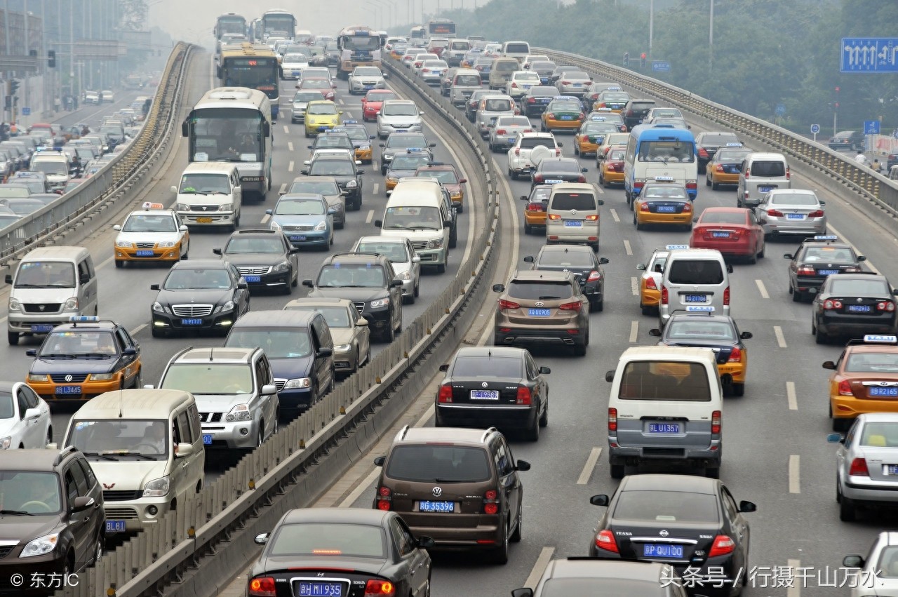 十一公路大拥堵9张图，车辆堵成粥，今年你又被堵在路上了吗？
