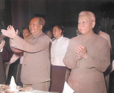 ​曾希圣在会上作了检查，刘少奇问大家满不满意？众人齐答：不满意