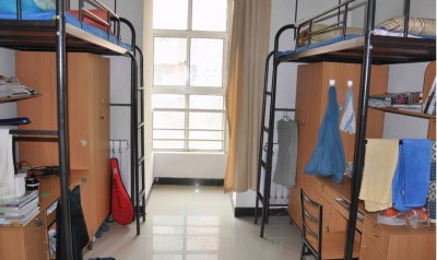 ​同样是大学宿舍，清北与哈佛耶鲁不在一个级别，网友：我去清华吧