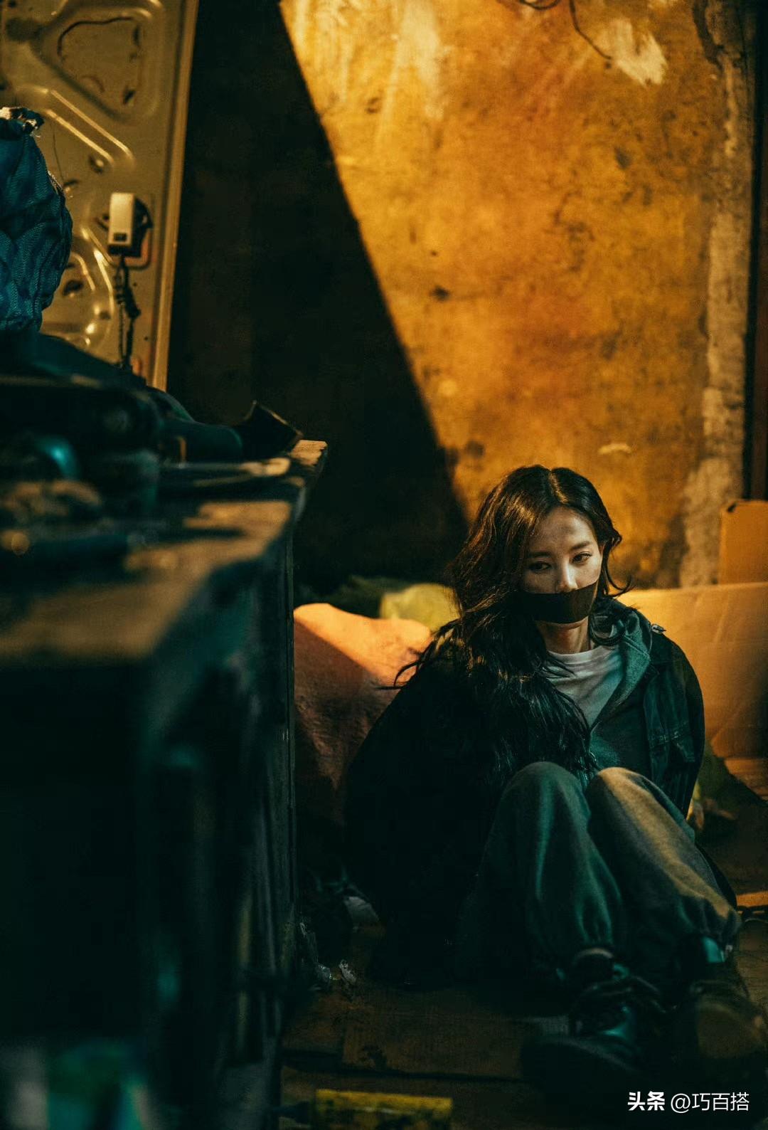 李一桐真给力！《狂飙》戏内穿搭戏外也能穿，有镜头感又有氛围感