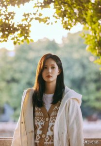 ​李一桐真给力！《狂飙》戏内穿搭戏外也能穿，有镜头感又有氛围感