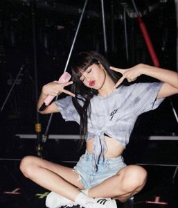 ​lisa疯马秀表演其中3场不公开，脱衣舞是艺术还是低俗？