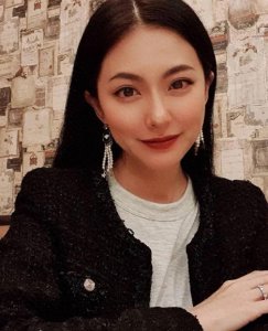 ​气疯向太，令向佐疯狂迷恋，两度嫁入豪门的黄婉佩，一点也不简单