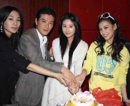 杨子为什么要打黄圣依(嫌弃黄圣依没文化的杨子)