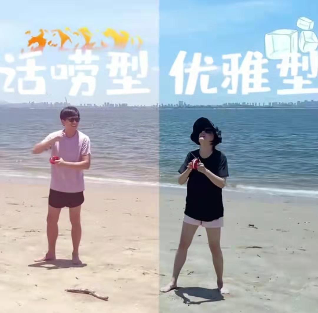 邓超孙俪烈日下放风筝,穿情侣装肤色差明显,二人身材似复制黏贴