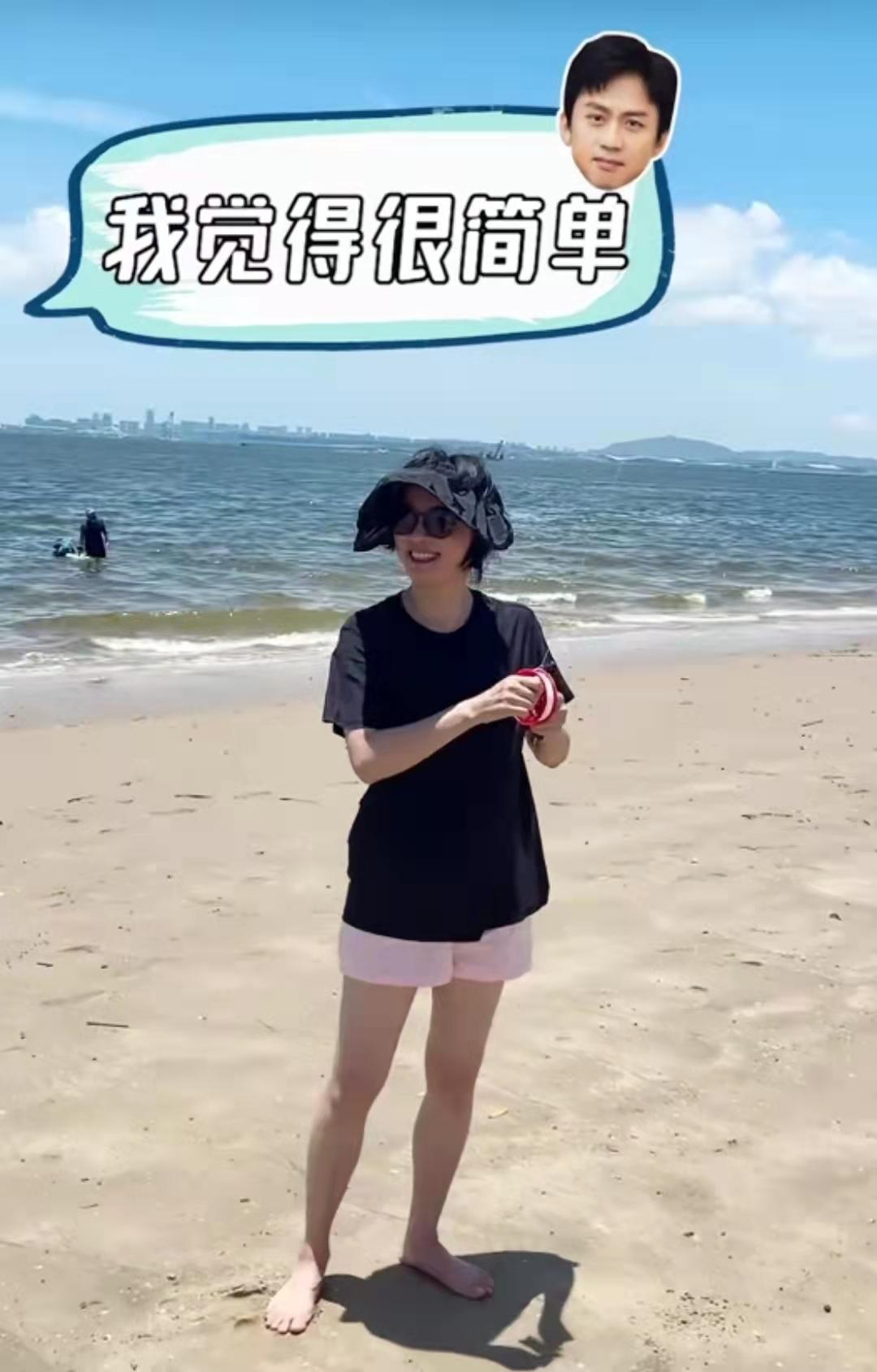 邓超孙俪烈日下放风筝,穿情侣装肤色差明显,二人身材似复制黏贴