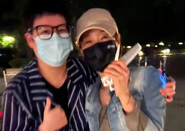 马伊琍现实生活中的老公(马伊琍为万梓良前妻恬妞的女儿理发)(5)