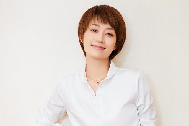 马伊琍现实生活中的老公(马伊琍为万梓良前妻恬妞的女儿理发)(2)