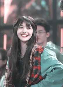 ​郑爽被强制执行 9050 万，长期定居国外生活显落魄