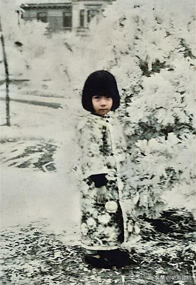 老照片:民国才女张爱玲,才貌双全,图4是张爱玲和她父亲的合影