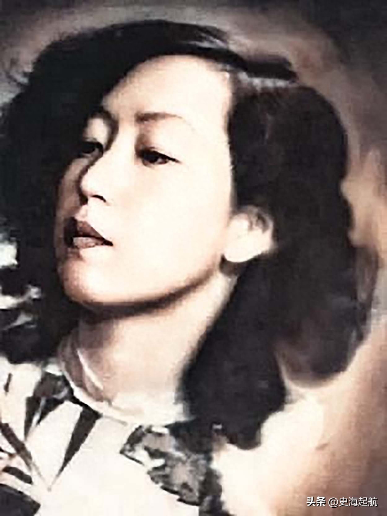 老照片:民国才女张爱玲,才貌双全,图4是张爱玲和她父亲的合影