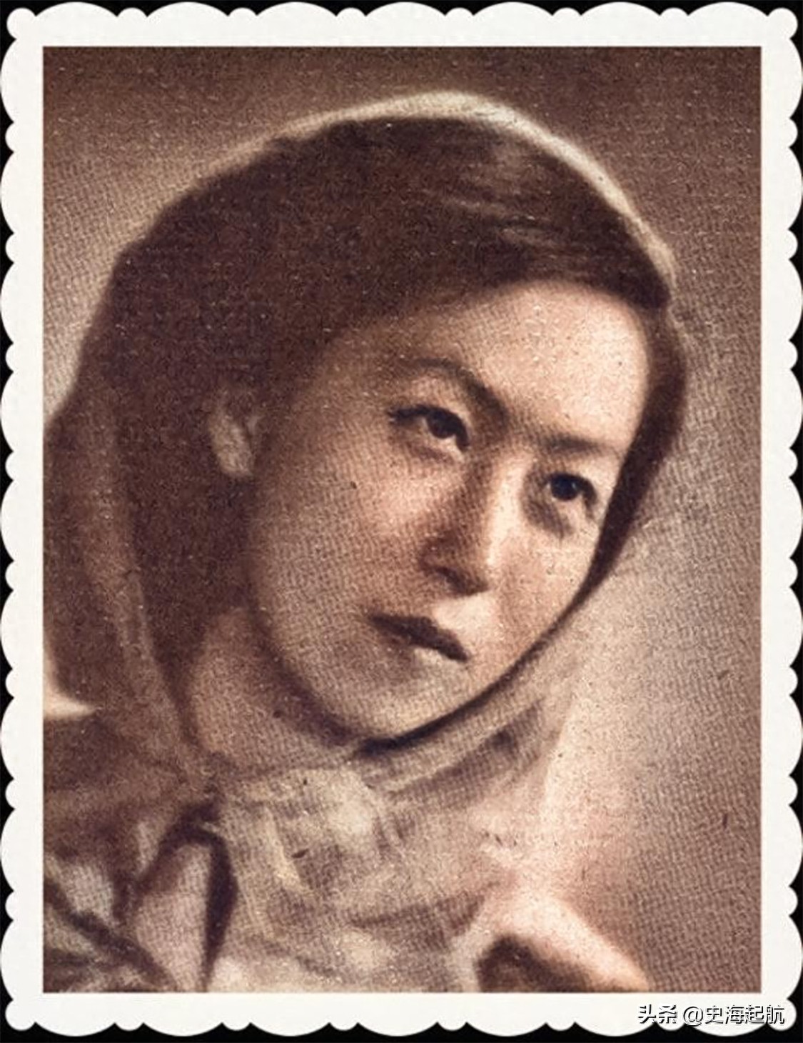 老照片:民国才女张爱玲,才貌双全,图4是张爱玲和她父亲的合影