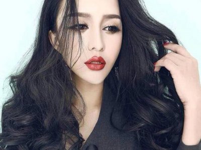 ​苏梓玲私密视频靠丰满身材走红胸围罩杯有多大