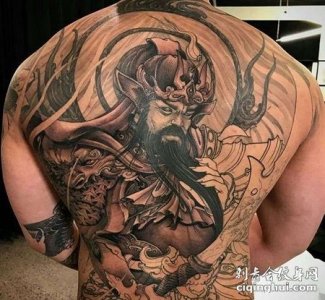 ​霸气“关公”为什么一般人背不动。