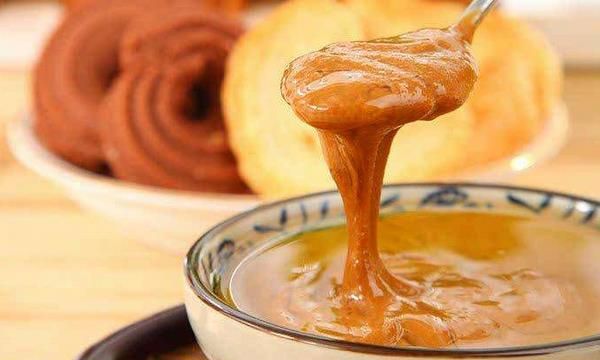 黑芝麻酱和白芝麻酱哪个好,芝麻酱功效和作用