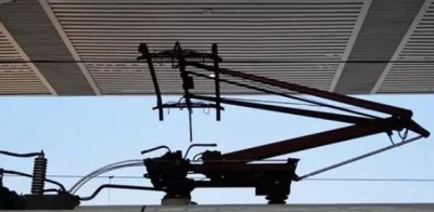 ​高铁上面的电线干嘛的,高铁站上面的电线干嘛的