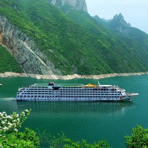 ​三峡五星游轮价格一览表（长江三峡游轮黄金八号游轮航线和价格）