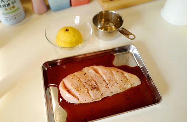 最佳鸡胸肉腌料大公开,5种最好吃风味腌料,永远吃不腻鸡胸肉!