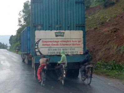 ​我在非洲开卡车，当地黑人如何搭“顺风车”？