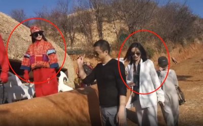 ​李亚鹏杨丽萍同框（李亚鹏带女友与杨丽萍同游）