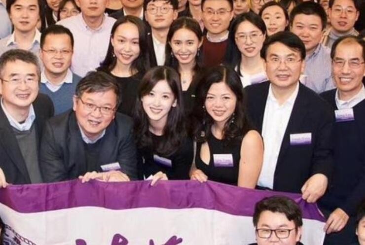 章泽天参加校友聚会